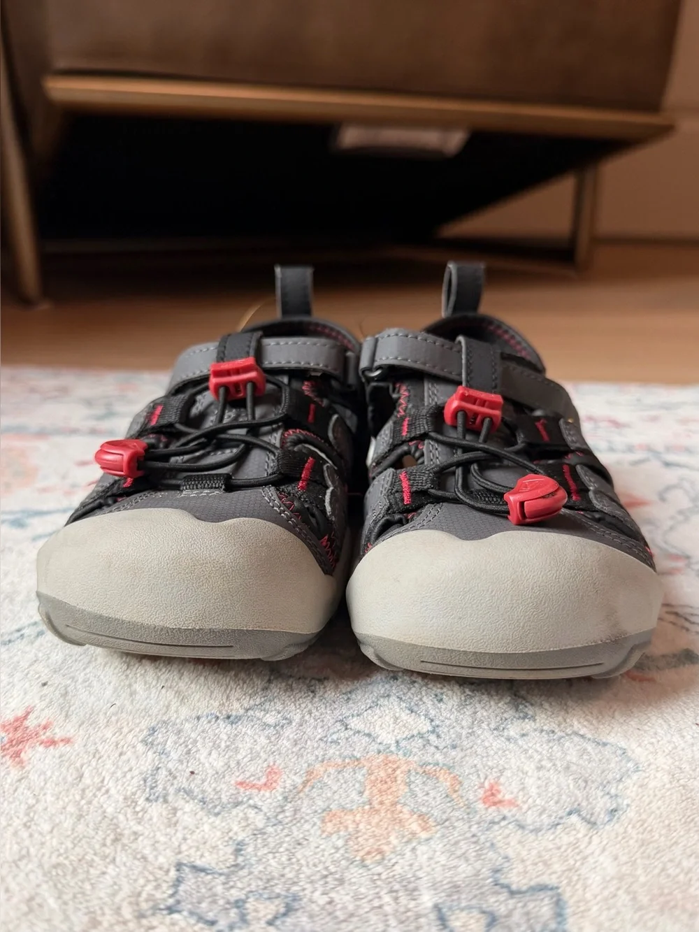 KEEN Kids Newport H2 closed-toe sandals in black, gray & red